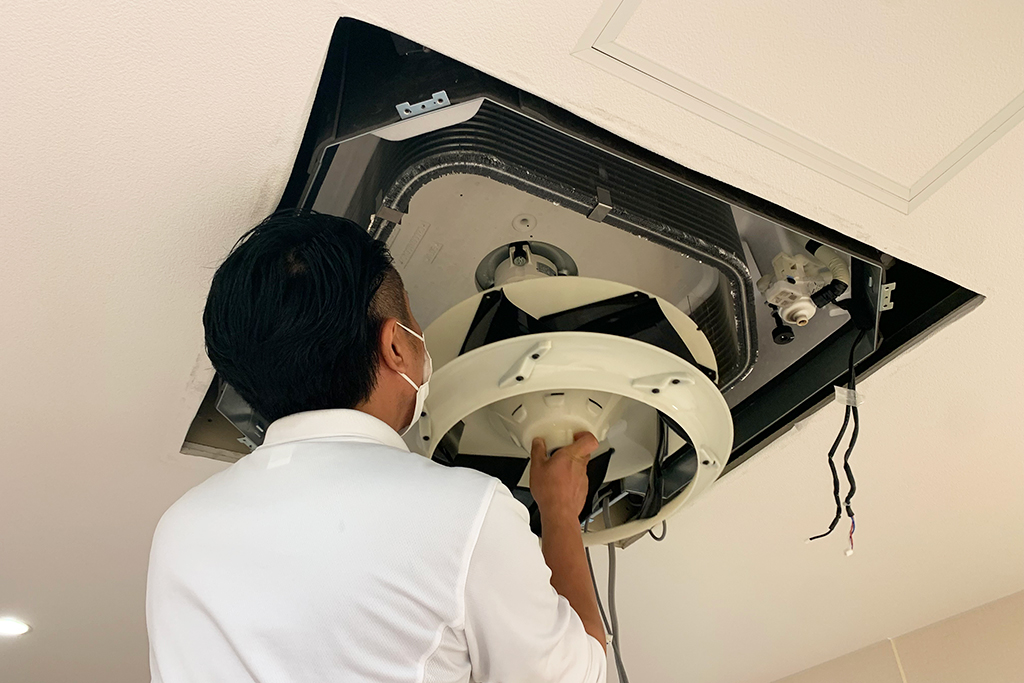 天井エアコンクリーニング